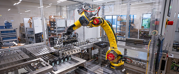Robotic arm handling medical products